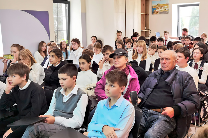 Встреча с летчиком-испытателем Валерием Епанчинцевым Фото: Судакское местное отделение РГО