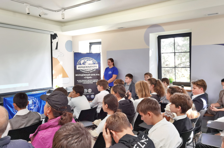 Встреча с летчиком-испытателем Валерием Епанчинцевым Фото: Судакское местное отделение РГО