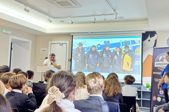 Встреча с летчиком-испытателем Валерием Епанчинцевым Фото: Судакское местное отделение РГО