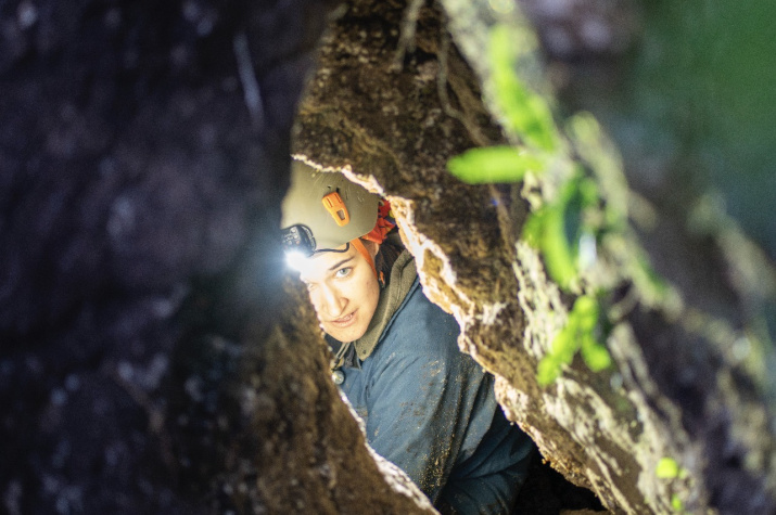 Изучение пещеры. Фото: Полина Сомченко