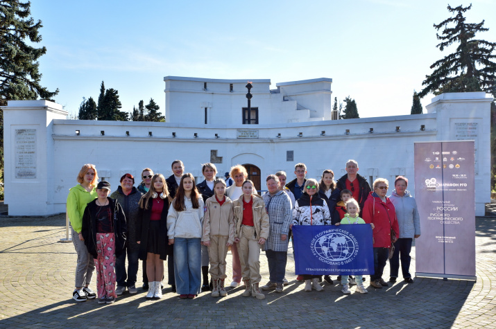 Участники кинопоказа. Фото: Юрий Югансон/Севастопольское городское отделение РГО