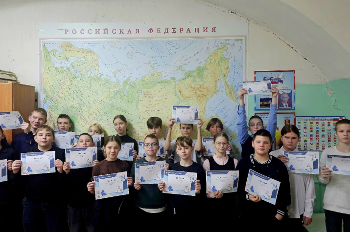 Участники мероприятия "День географии в школе". Фото: Екатерина Фомичева / Тверское региональное отделение РГО Участники мероприятия "День географии в школе". Фото представлено Тверским региональным отделением РГО