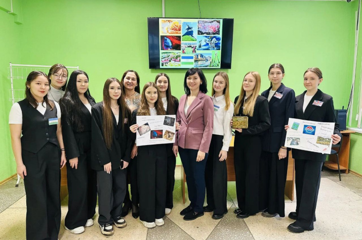 Участники мероприятия и педагоги. Фото: медиа-служба Регионального отделения РГО в Башкортостане