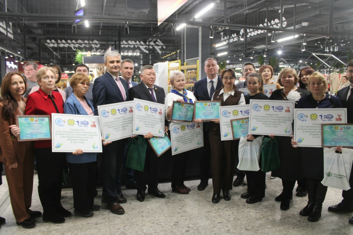 Участники церемонии награждения. Фото: пресс-служба Минприроды Чувашии