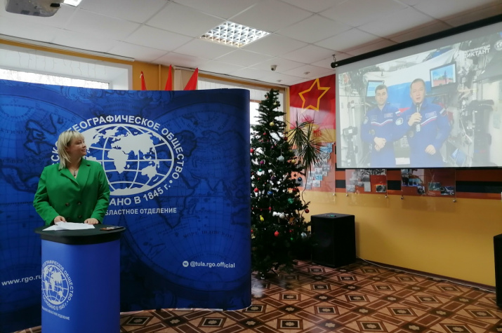 Член Совета Тульского отделения Мария Широкова ведет Диктант. Фото: Олег Золотарёв