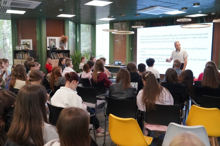 Лектор Андрей Асташин. Фото: Ольга Ватина