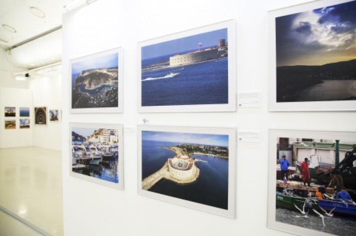 The exposition of the «Three colors of Crimea» exhibition. Photo by Nikolay Razuvayev 