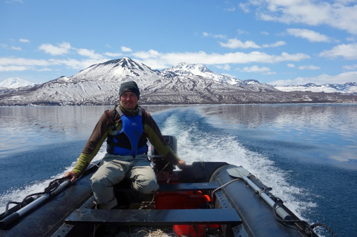 Исследования глубоководных рыб Курильского озера. Фото: Евгений Есин