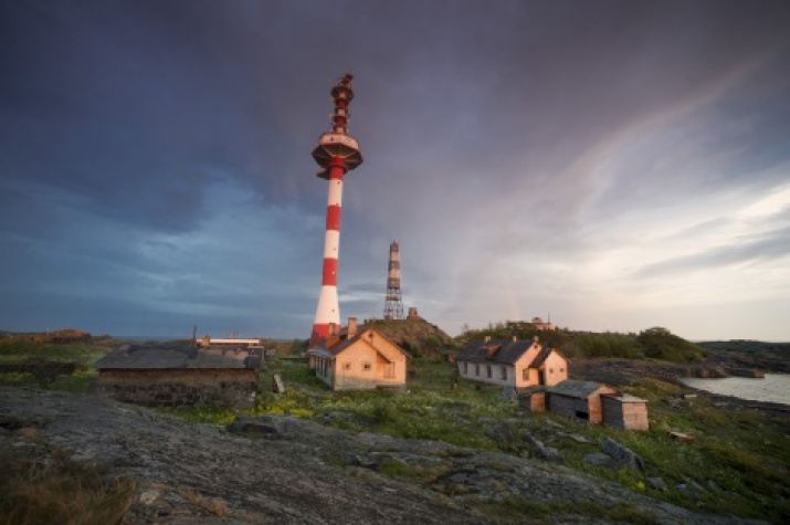Radar and lighthouse on the island of Sommers. Photo: Nikolai Razuvaev