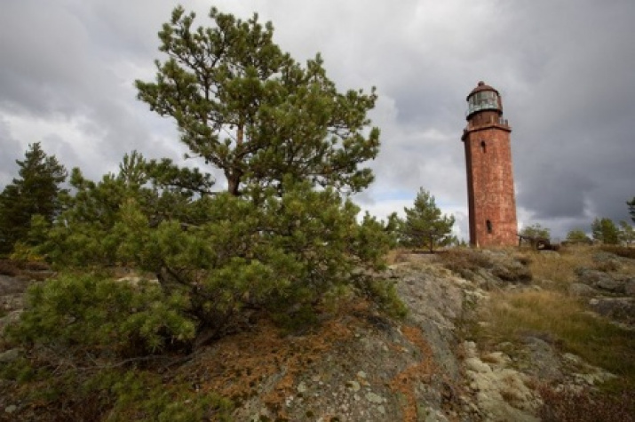 The lighthouse on the island of Bolshoy Tyuters. Photo by Andrey Strelnikov