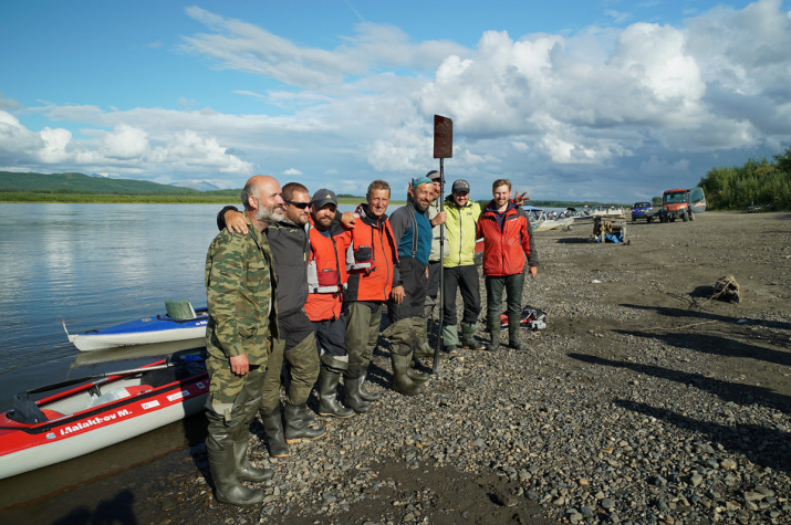 Участники экспедиции (слева направо): Иван Савельев, Михаил Малахов-мл., Александр Бреев, Михаил Малахов, Эмин Добарджич, Вадим Прудников, Алексей Малахов, Дмитрий Уткин. Фото Александра Бреева Участники экспедиции (слева направо): Иван Савельев, Михаил Малахов-мл., Александр Бреев, Михаил Малахов, Эмин Добарджич, Вадим Прудников, Алексей Малахов, Дмитрий Уткин