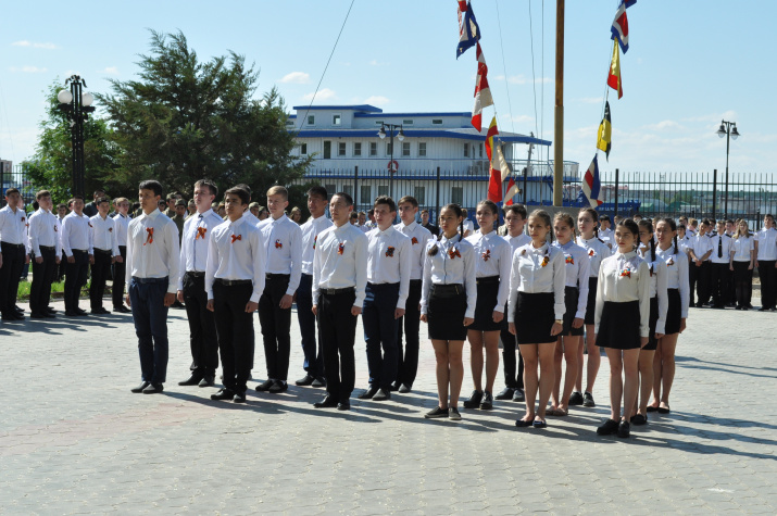 Плац-парад в Волго-Каспийском колледже
