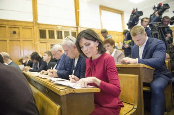 Vyacheslav Fetisov and Anastasia Chernobrovina in the main building of Moscow State University. Photo by: the press center of the Society