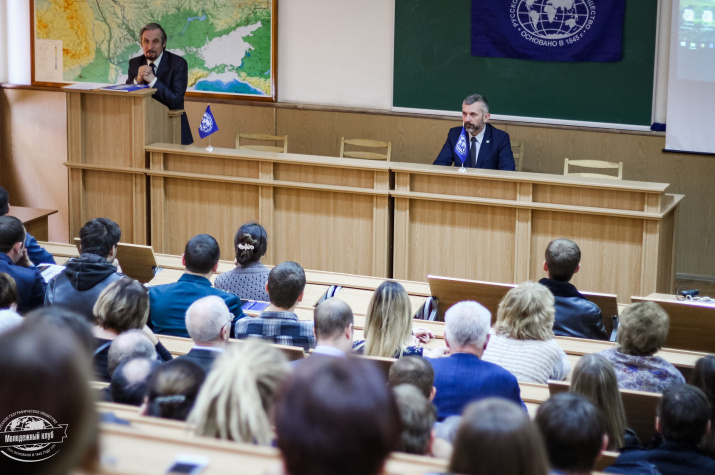Председатель Отделения РГО в Республике Крым Вахрушев Б.А. Открывает Общее собрание членов Отделения (Фото – Гасица К.)