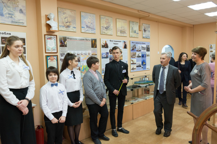 Экскурсия в школьном музее. Фото: Григорий Кравченко