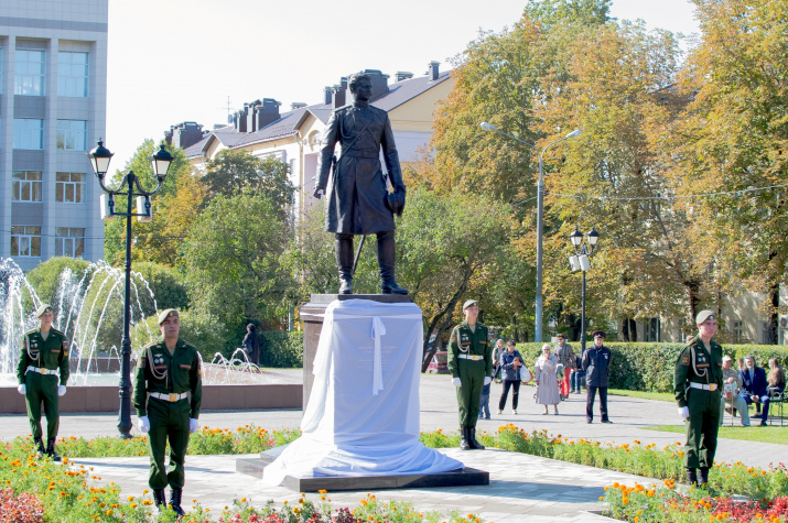 Памятник Николаю Пржевальскому в Смоленске. Фото: Елена Лагутина