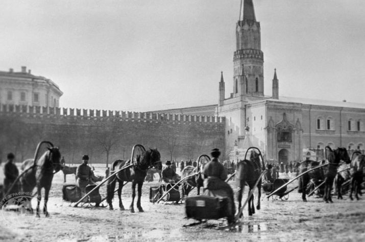 Москва. Извозчики на Красной площади. Фотохроника ТАСС Москва. Извозчики на Красной площади. Фотохроника ТАСС