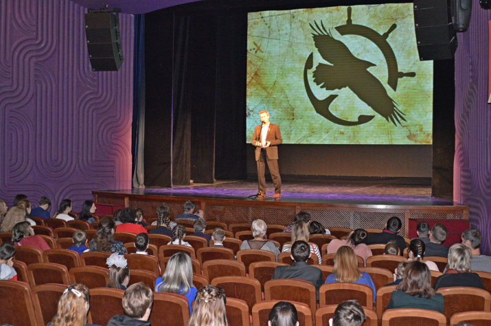 Участников конкурса приветствует Михаил Малахов