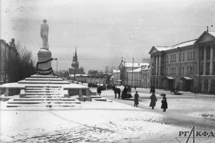 Одна из площадей Уфы Республика Башкортостан. РГАКФД Одна из площадей Уфы Республика Башкортостан. РГАКФД