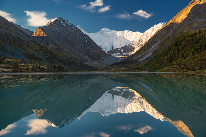 Гора Белуха в зеркале озера Ак-Кем, Республика Алтай. Фото: Светлана Казина, участница фотоконкурса РГО «Самая красивая страна»