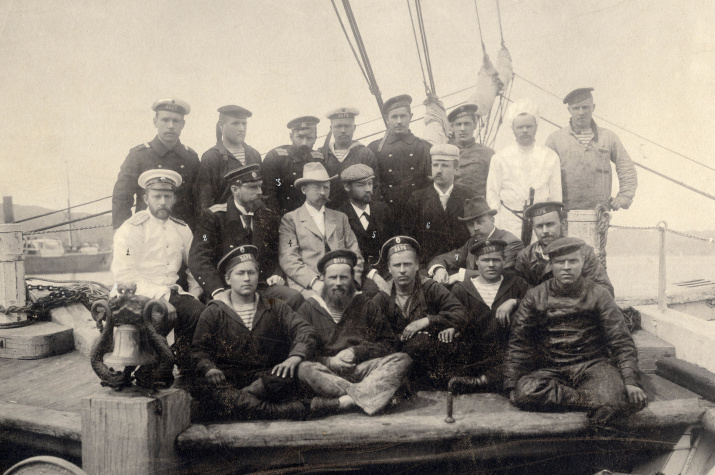 Команда шхуны "Заря". Фото: Научный архив РГО