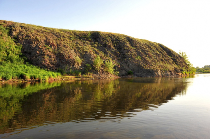 Вид с реки Урал на памятник природы регионального значения Скалистый яр