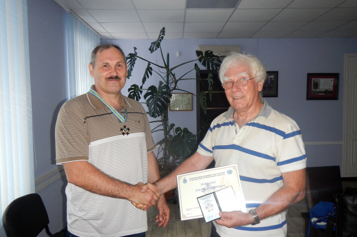 Вручение ордена МАНЭБ Головачеву И.В. Вручение ордена МАНЭБ Головачеву И.В.