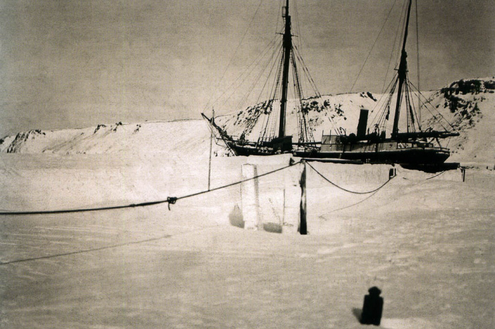 Зимовка "Святого Фоки" у Новой Земли. Фото: Научный архив РГО