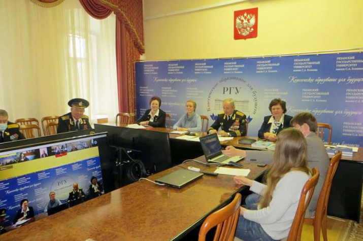 Заседание круглого стола. Фото Николая Попова Заседание круглого стола