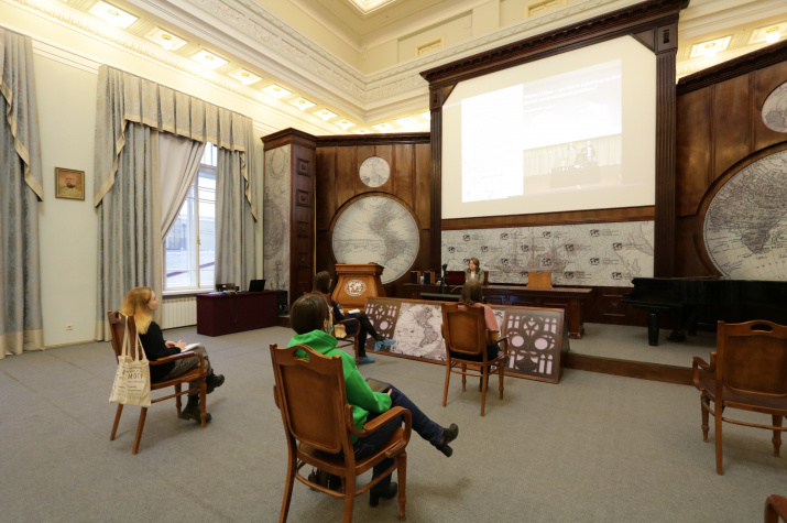 Большой зал штаб-квартиры РГО в Санкт-Петербурге. Фото: Татьяна Николаева