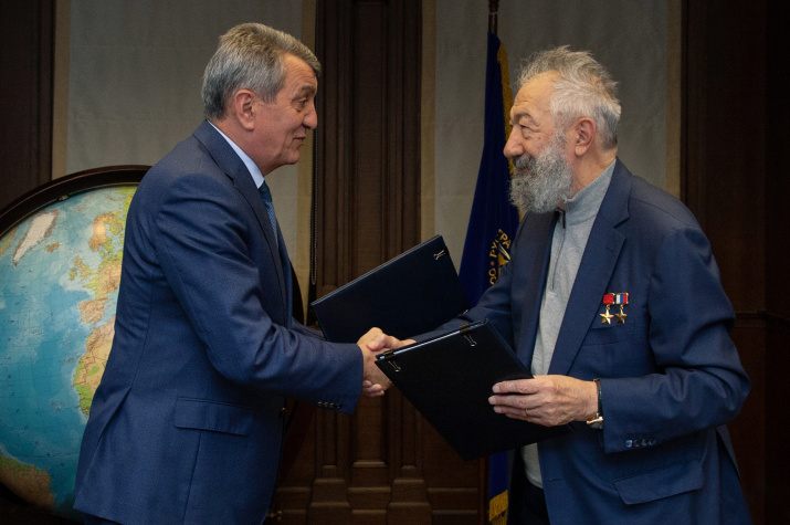 Первый Вице-президент РГО Артур Чилингаров и глава Республики Северная Осетия - Алания Сергей Меняйло. Фото: пресс-служба РГО/Анна Юргенсон