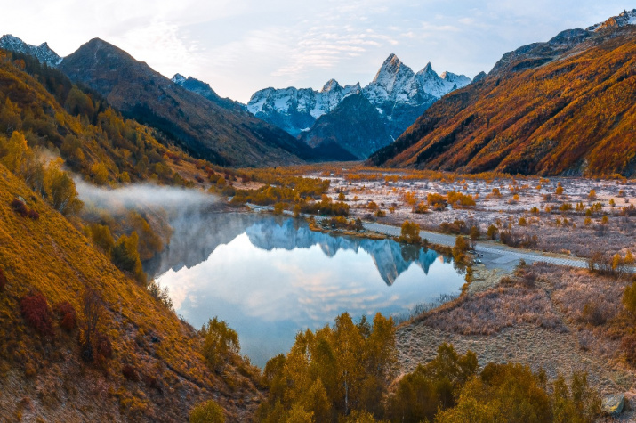 Осеннее озеро Туманлы-Кель, Домбай. Фото: Фёдор Лашков, участник конкурса РГО "Самая красивая страна"