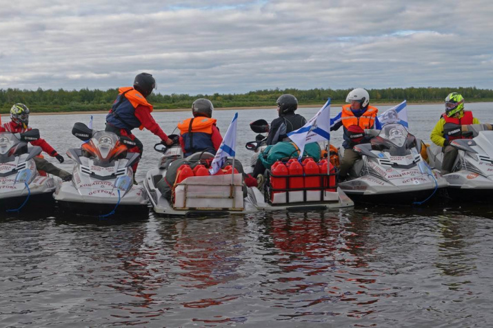 Автономная экспедиция на гидроциклах по реке Таз. Фото предоставлено О.Докторовым
