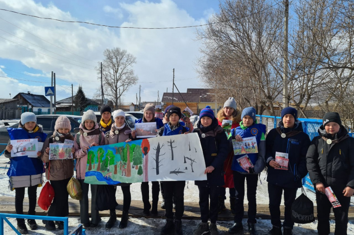 Ребята молодёжного объединения "Заповедный инспектор". Фото заповедника "Хакасский"