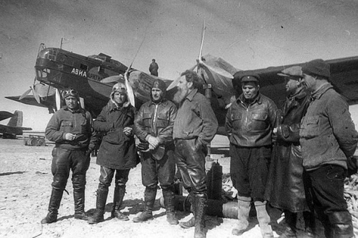 Первыми Героями Советского Союза стали лётчики, спасшие "челюскинцев" в 1934 году