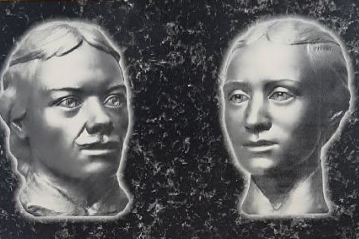 Барельеф Василия и Татьяны Прончищевых в часовне