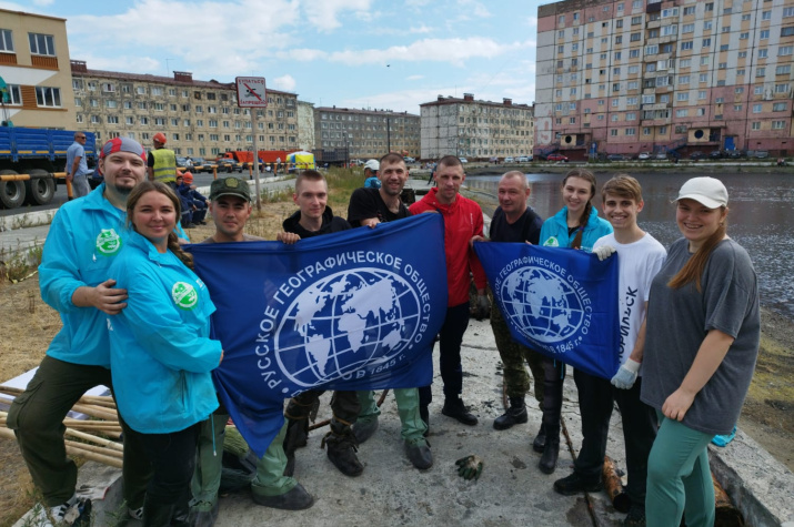 Участники экологической акции. Фото Норильского местного отделения РГО