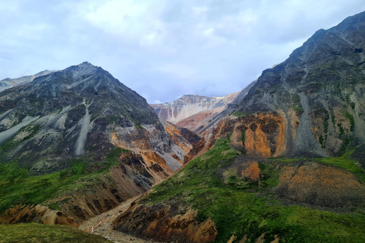 Цветные горы Сунтар-Хаята. Фото: Г. Цыпандин