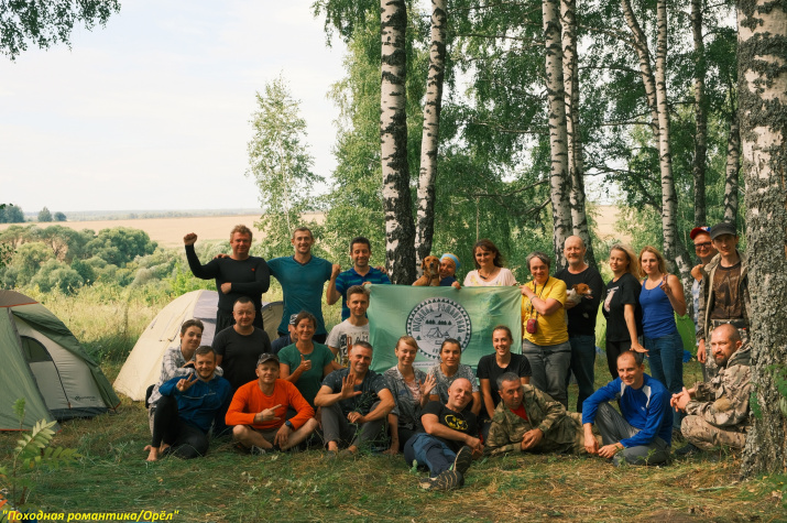 Палаточный лагерь команды "Походной романтики" на берегу реки Орлик. Фото Д. Балагутина