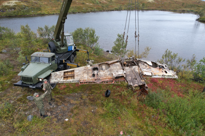 Подъем истребителя Messerschmitt Bf 109E со дна озера. Фото: Алексей Оятин