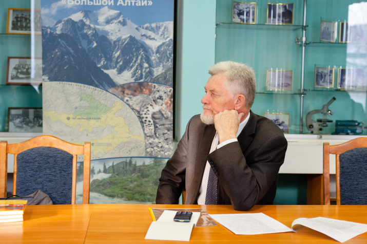 А.И. Минаев на конференции: "Большой Алтай. Горы и люди". Фото: В. Маловой