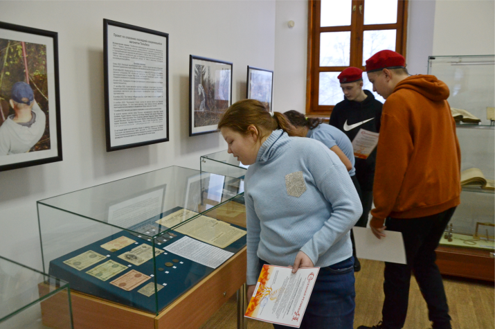 Осмотр экспозиции Осмотр экспозиции