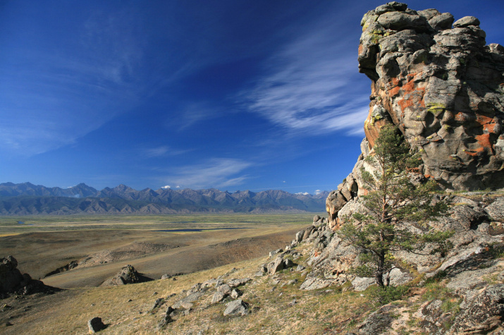 Баргузинская долина с высоты Сувинских скал. Фото: Владимир Горбатовский