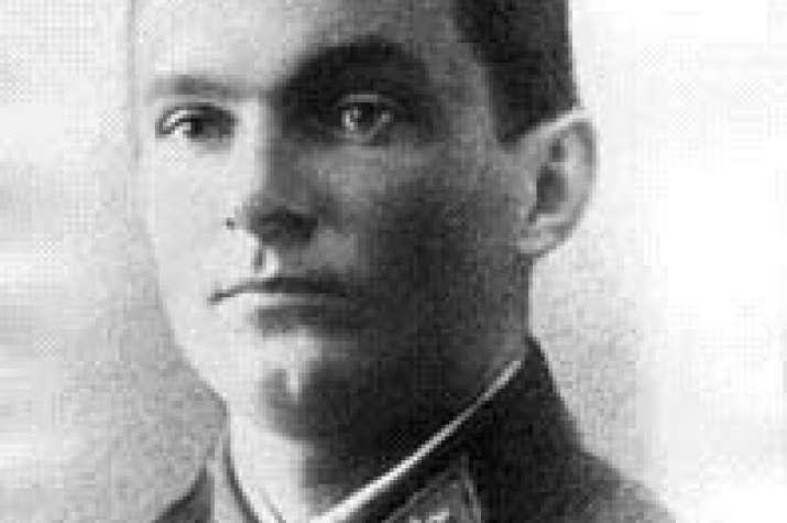 Советский летчик-испытатель капитан Олег Соколовский 