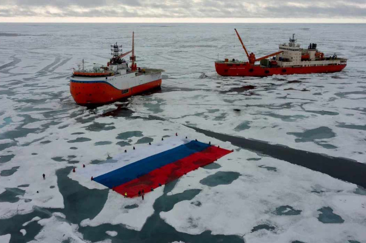 Russian Federation Celebrates Day of National Flag