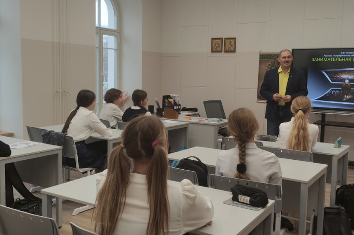 На уроке Илья Головачёв