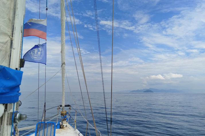 Ahead are the islands of Thailand. Photos of the expedition participants