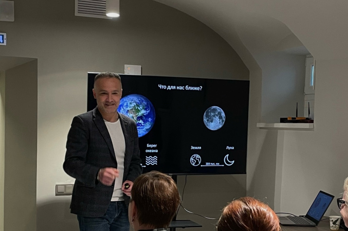 Руслайн Олейников делится опытом. Автор фото: Вадим Шестаченко