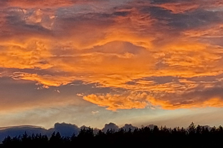 Кровавый закат, фотоматериал Виктора Сызранцева