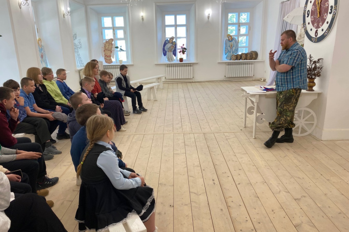 Лекция от дендролога в старинной усадьбе. Фото: https://vk.com/kurkino_estate?w=wall-53015128_4026%2Fall